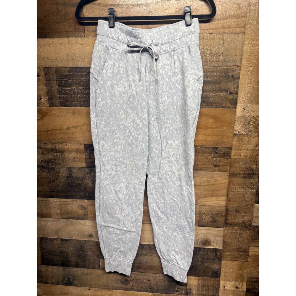 Lululemon Scuba High Rise Jogger 4 Grey White Abstract Floral Print W6DMZS